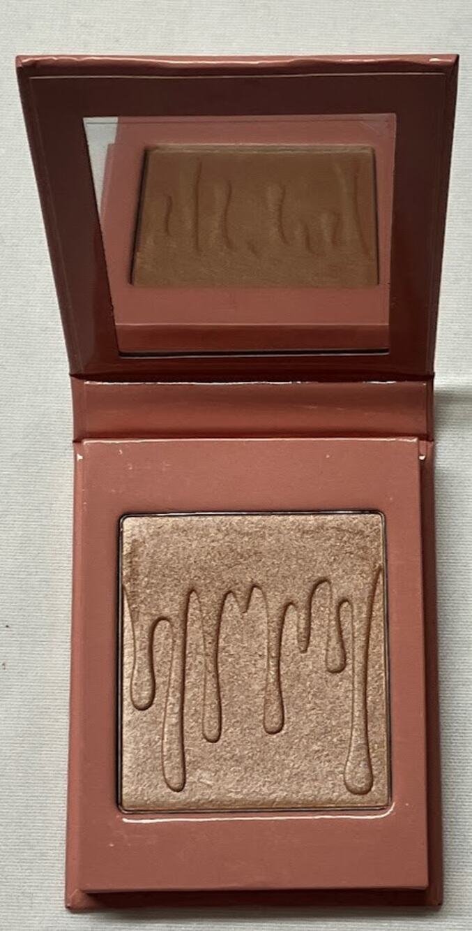 Kylie Cosmetics KYLIGHTER Pressed Illuminating Powder Strawberry Shortcake 2016
